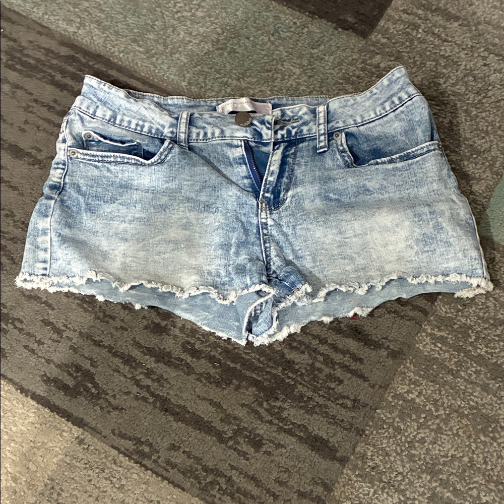 No Boundaries Light Blue Frayed Hem Denim Shorts